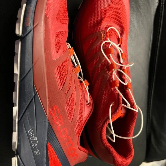 Salomon like new size 9 women size 7 men, red hiking sneakers. - Picture 4 of 8